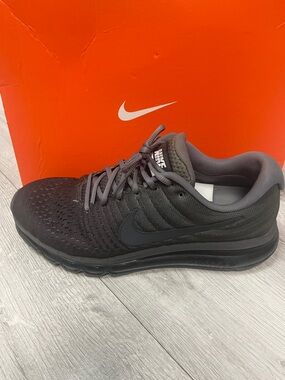 Nike Men's Air Max 2017 Dark Grey (size 10.5)